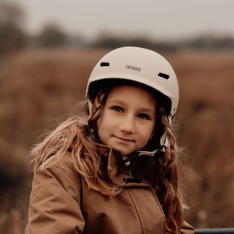 CoConut Helmet: Vintage Cream
